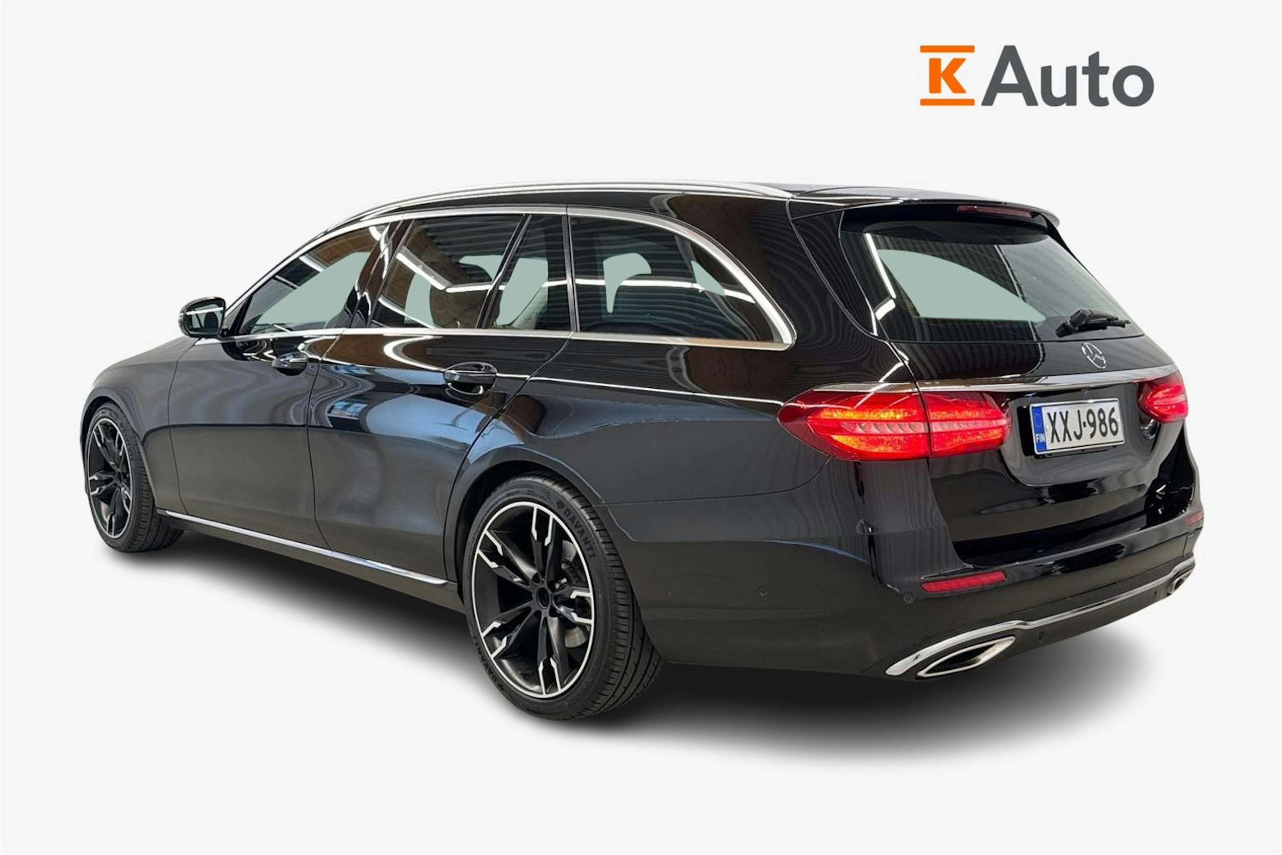 musta Mercedes-Benz E 2016 kuva 2.