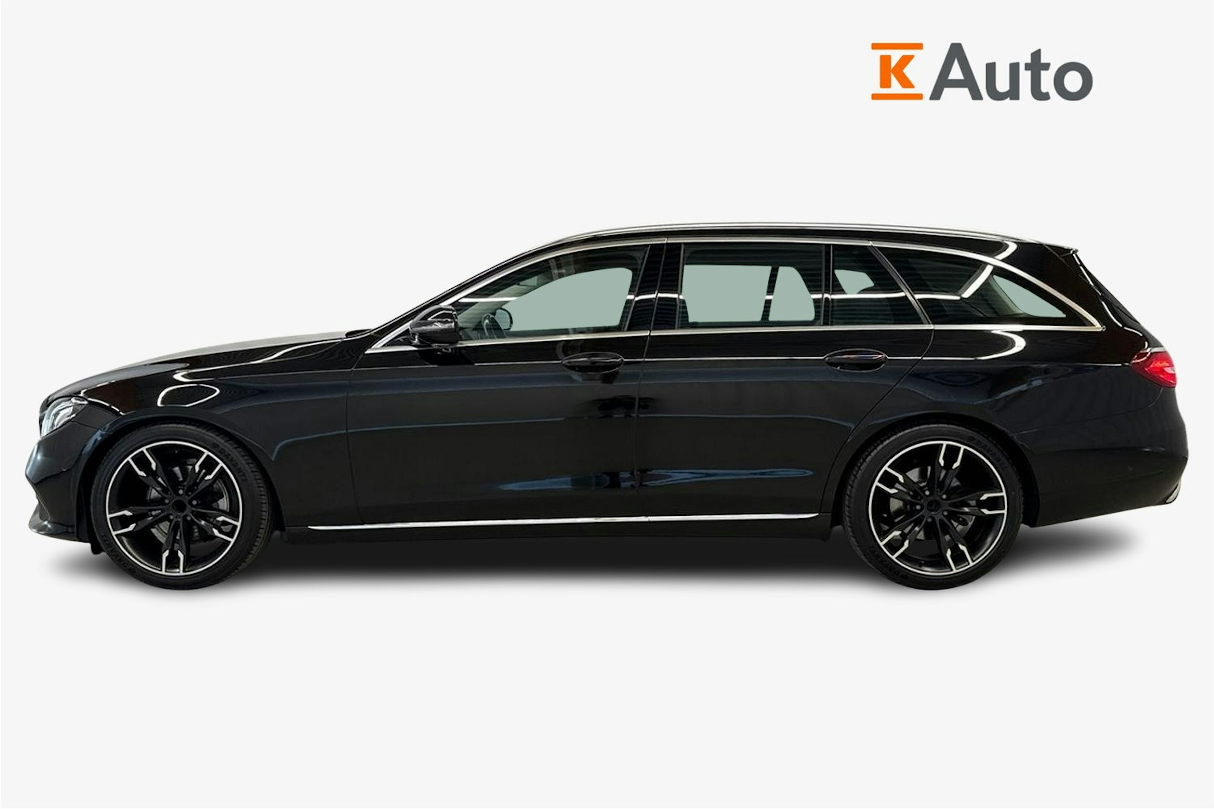 musta Mercedes-Benz E 2016 kuva 6.
