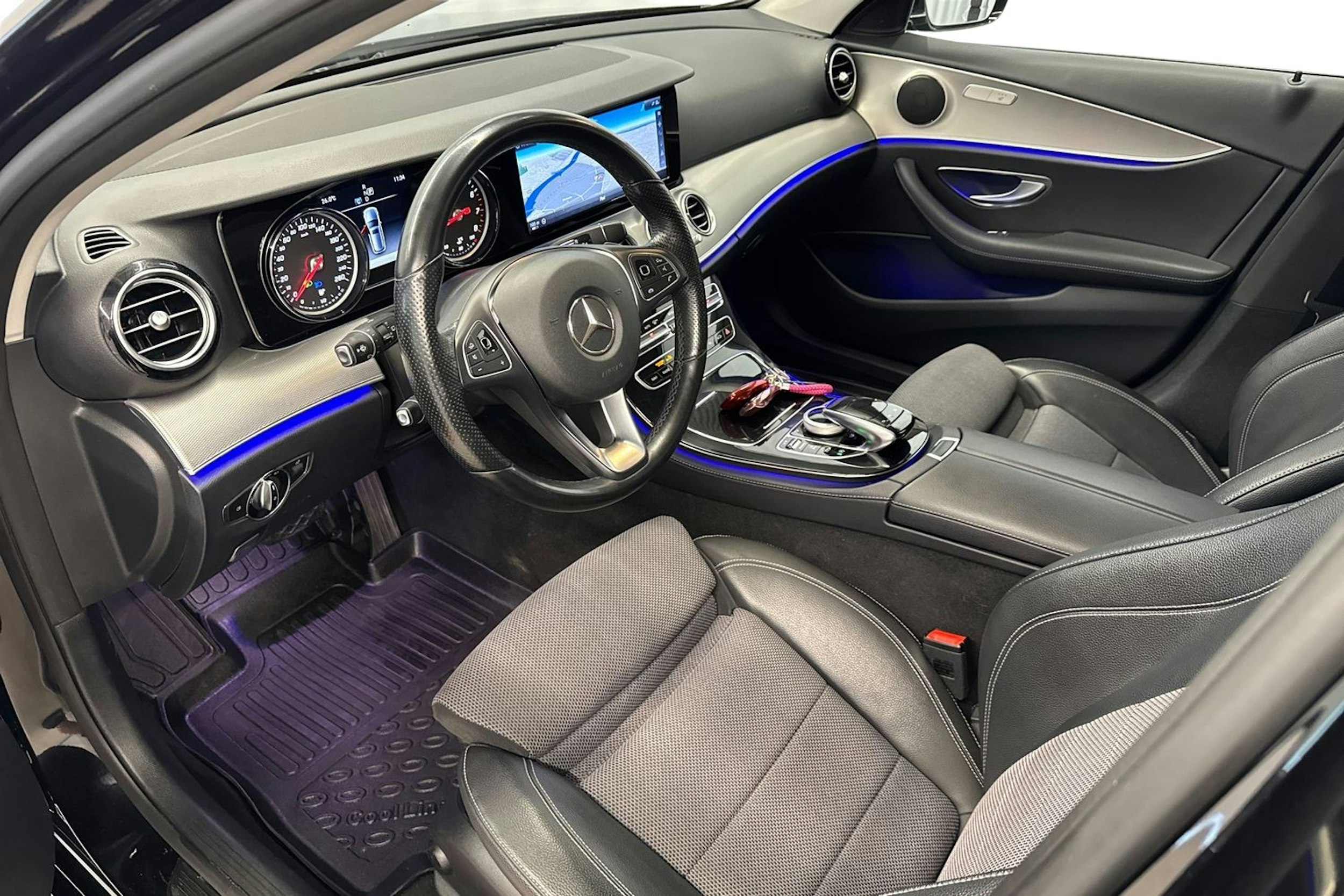 musta Mercedes-Benz E 2016 kuva 7.