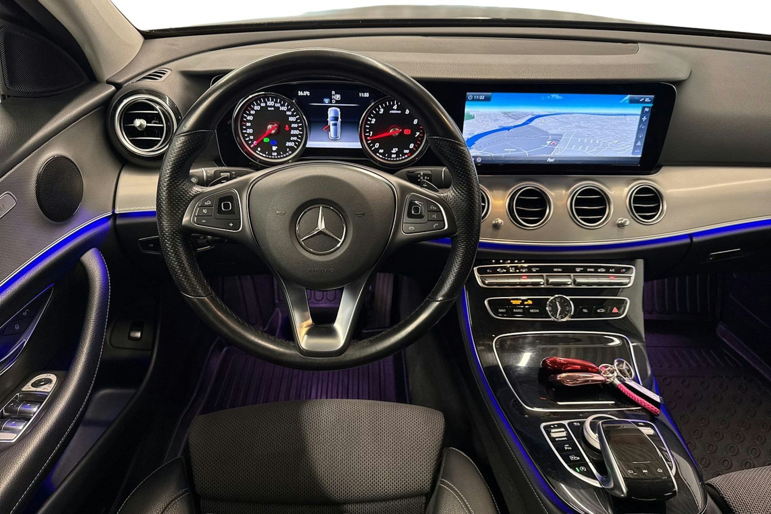 musta Mercedes-Benz E 2016 kuva 9.