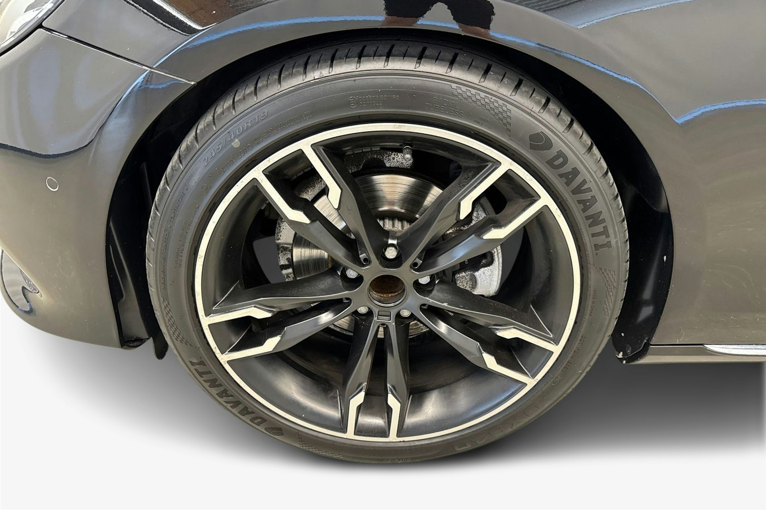 musta Mercedes-Benz E 2016 kuva 11.