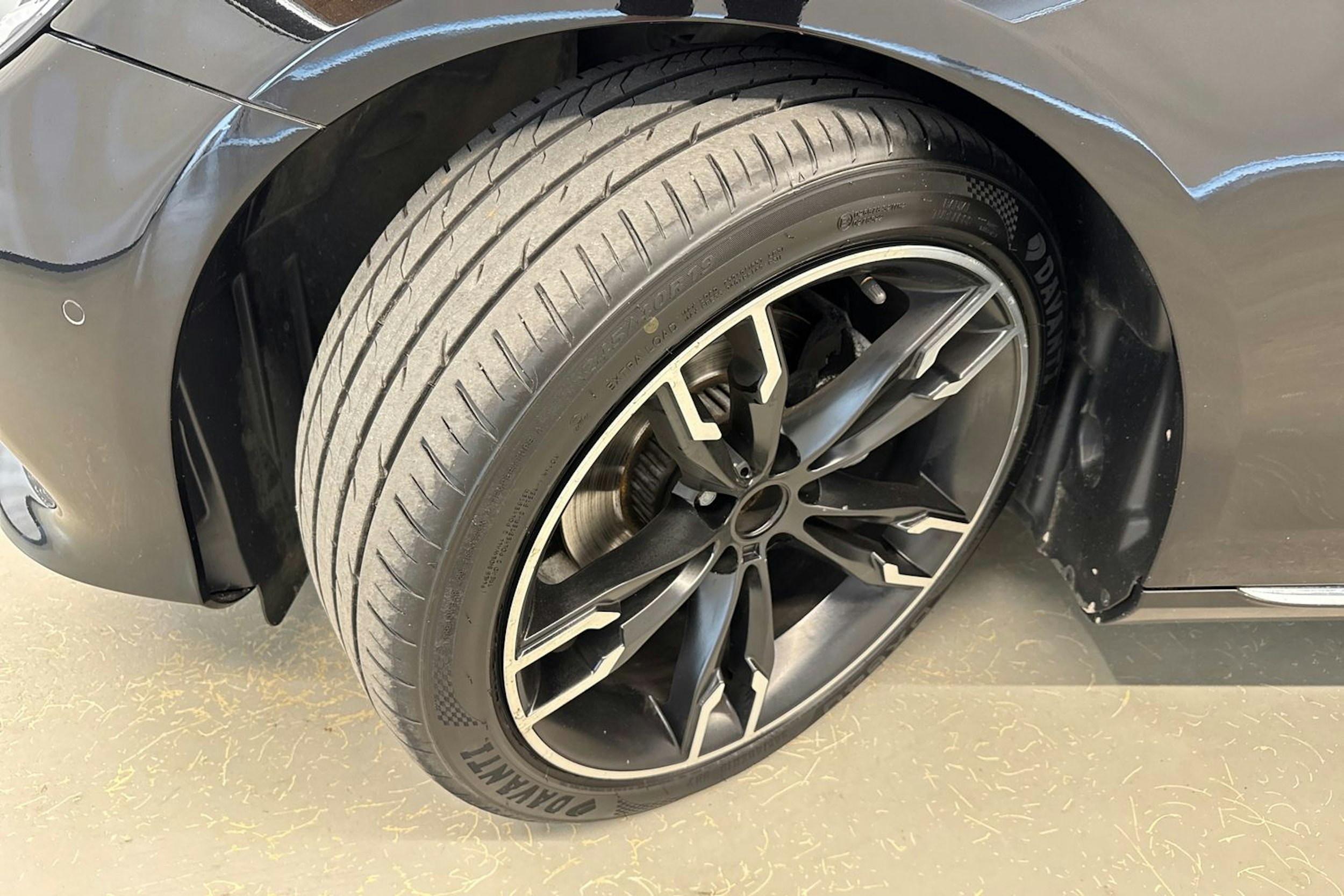 musta Mercedes-Benz E 2016 kuva 13.