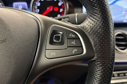 musta Mercedes-Benz E 2016 kuva 16.