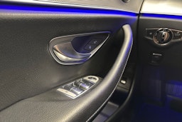 musta Mercedes-Benz E 2016 kuva 18.