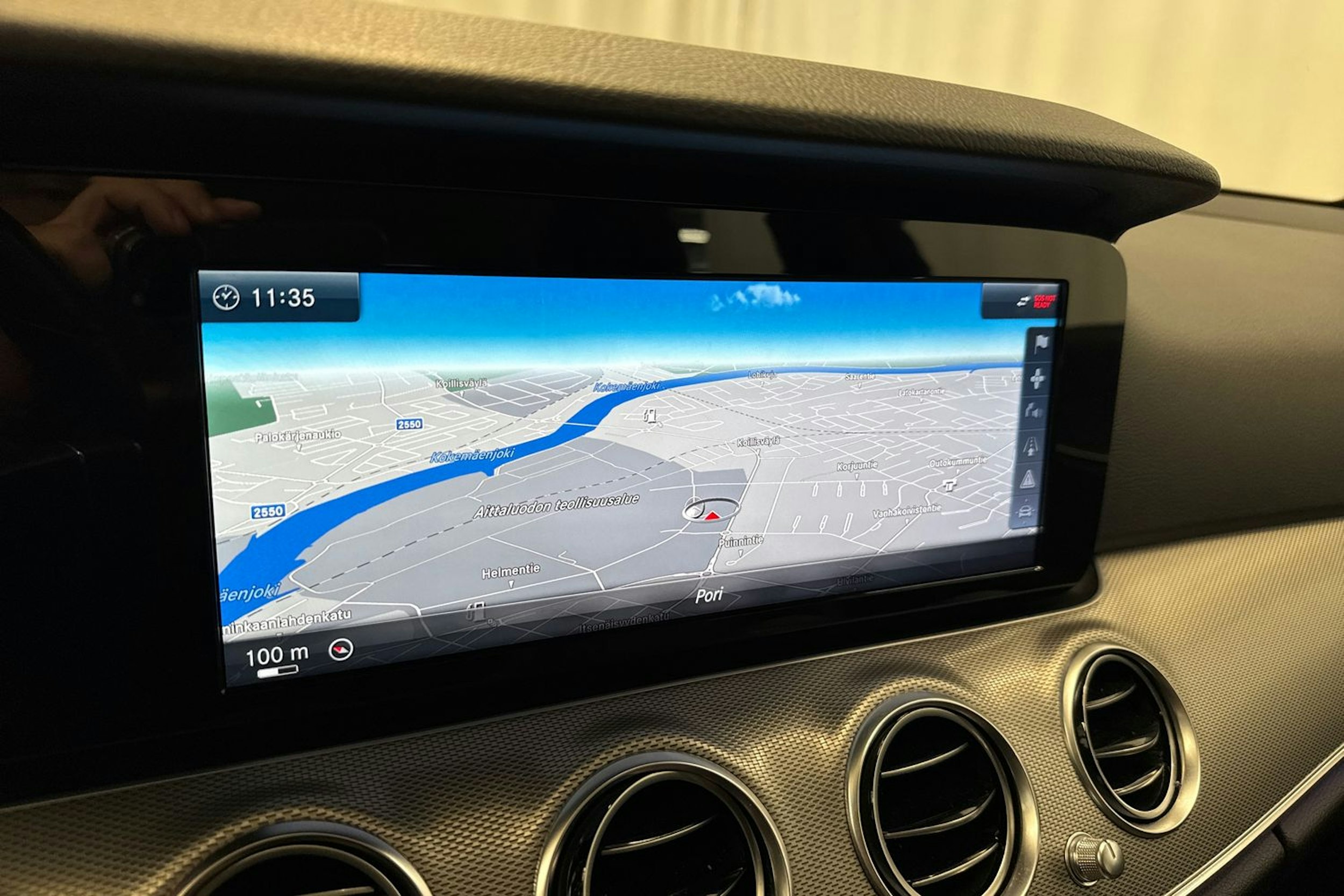 musta Mercedes-Benz E 2016 kuva 19.