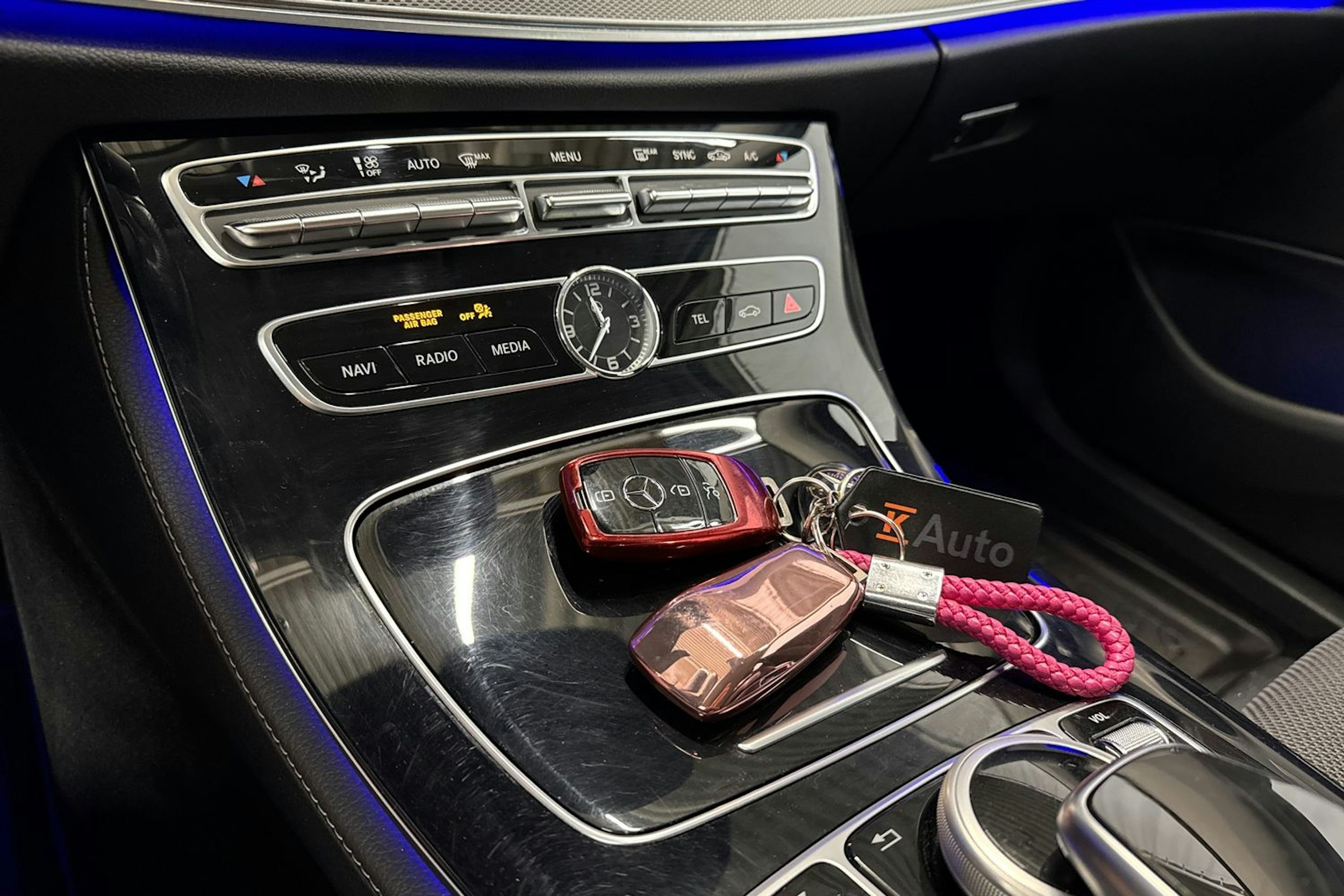 musta Mercedes-Benz E 2016 kuva 22.
