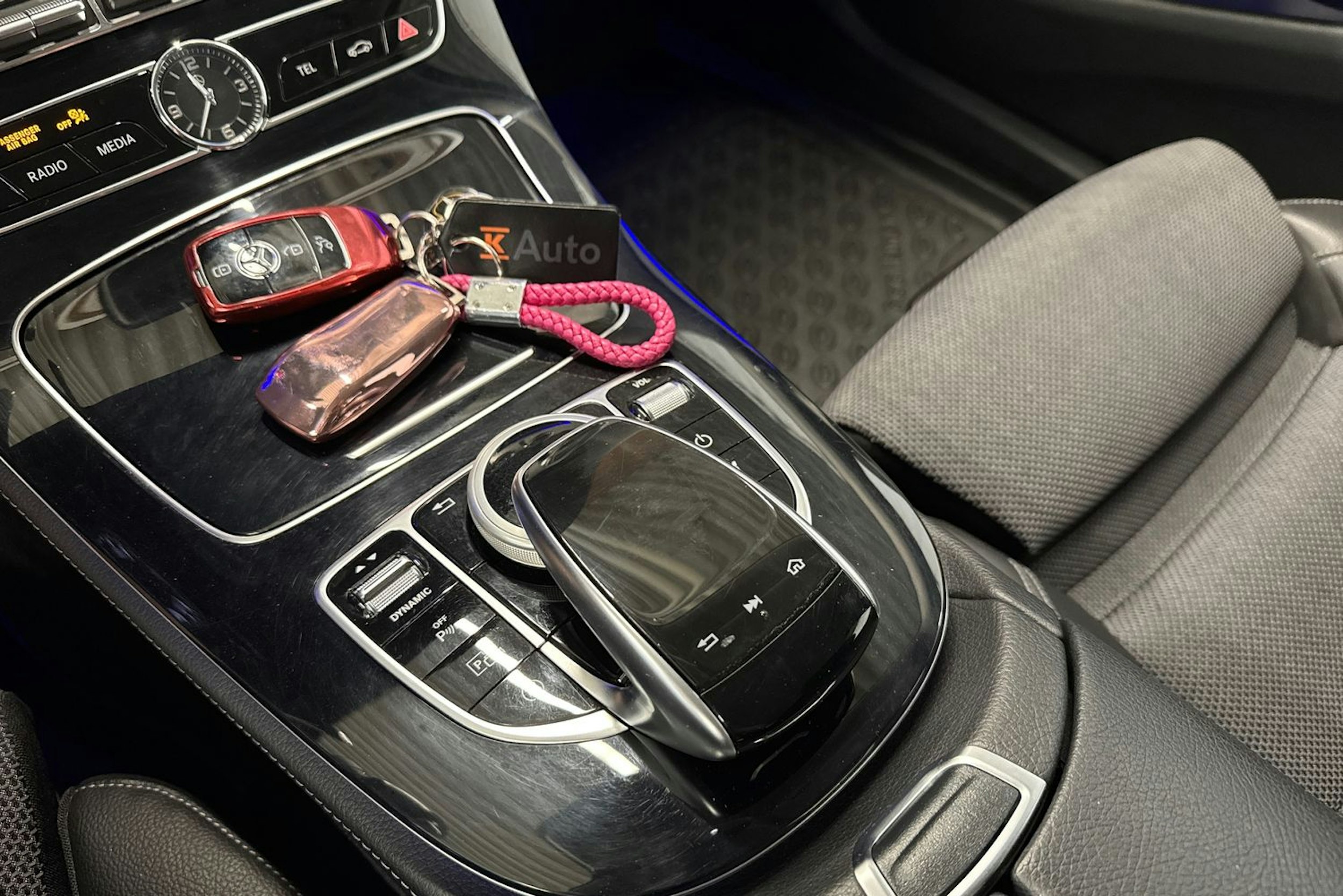 musta Mercedes-Benz E 2016 kuva 23.