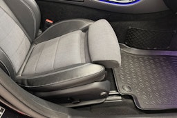 musta Mercedes-Benz E 2016 kuva 27.