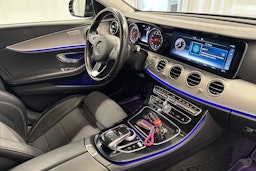 musta Mercedes-Benz E 2016 kuva 28.