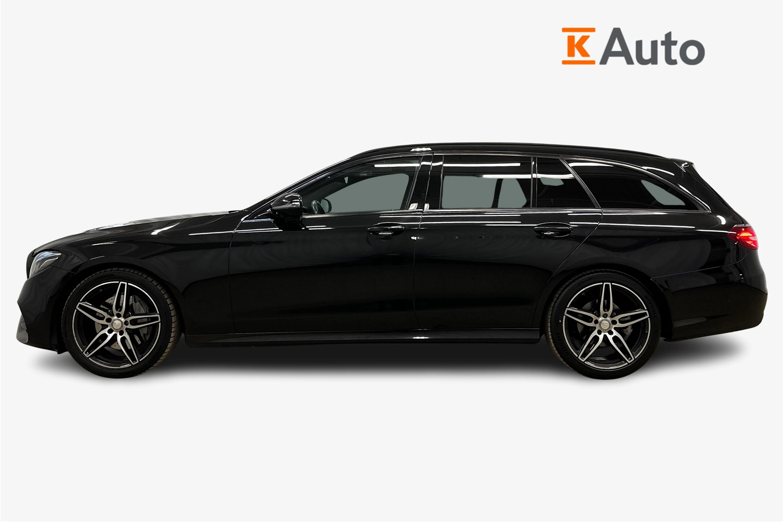 musta Mercedes-Benz E 2017 kuva 5.