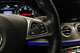 musta Mercedes-Benz E 2017 kuva 12.