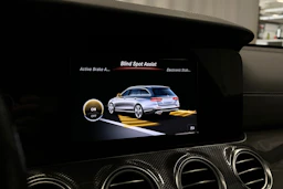 musta Mercedes-Benz E 2017 kuva 16.