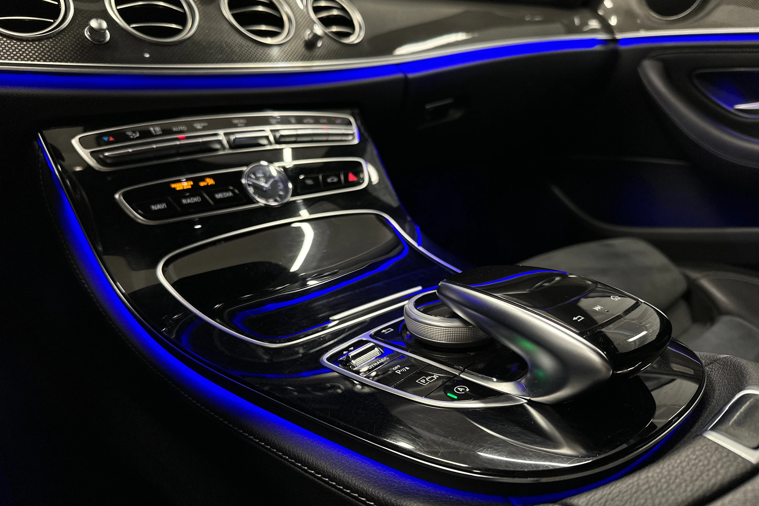 musta Mercedes-Benz E 2017 kuva 20.