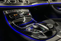 musta Mercedes-Benz E 2017 kuva 20.