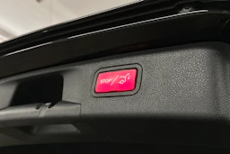 musta Mercedes-Benz E 2017 kuva 24.