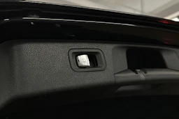 musta Mercedes-Benz E 2017 kuva 25.