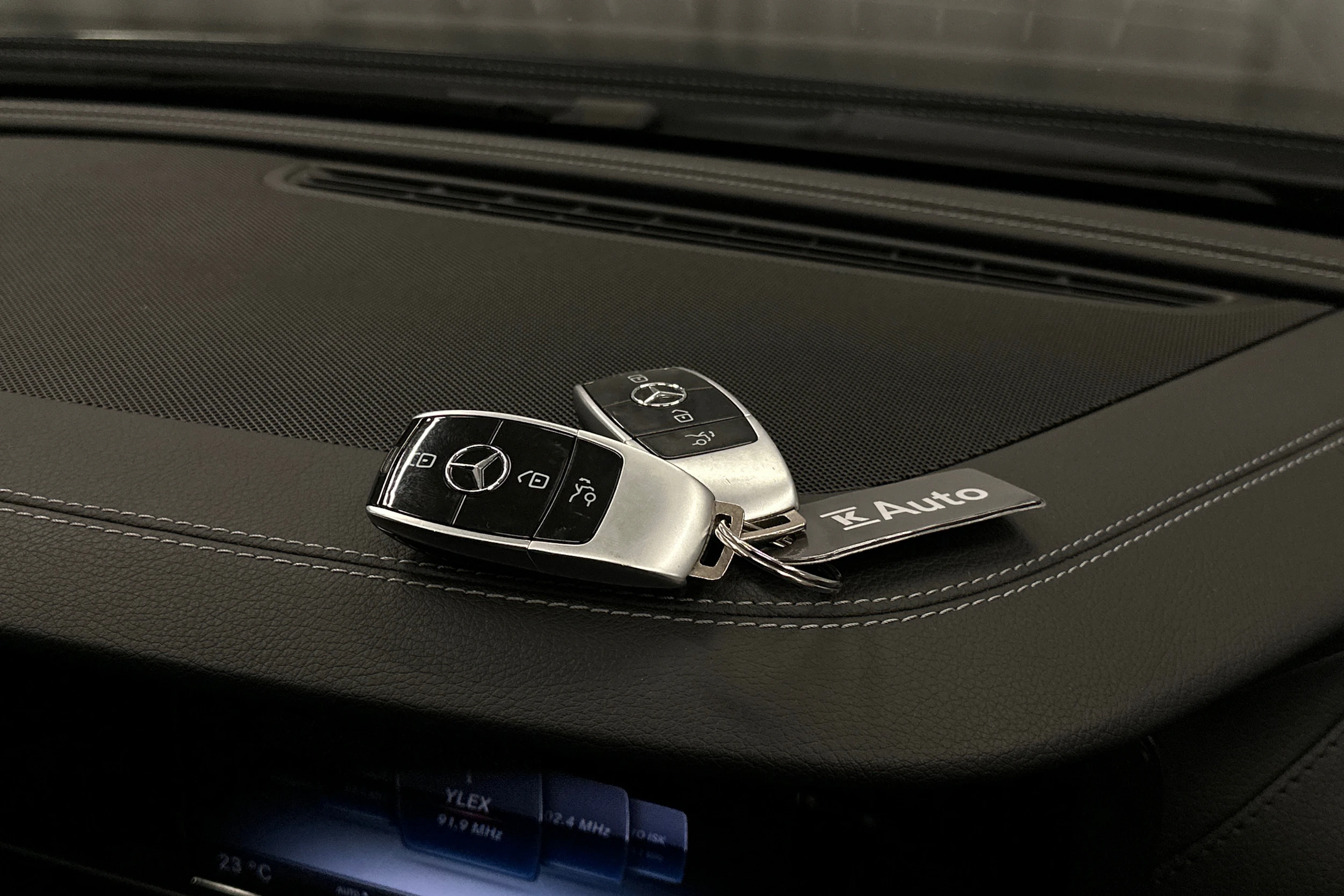 musta Mercedes-Benz E 2017 kuva 26.