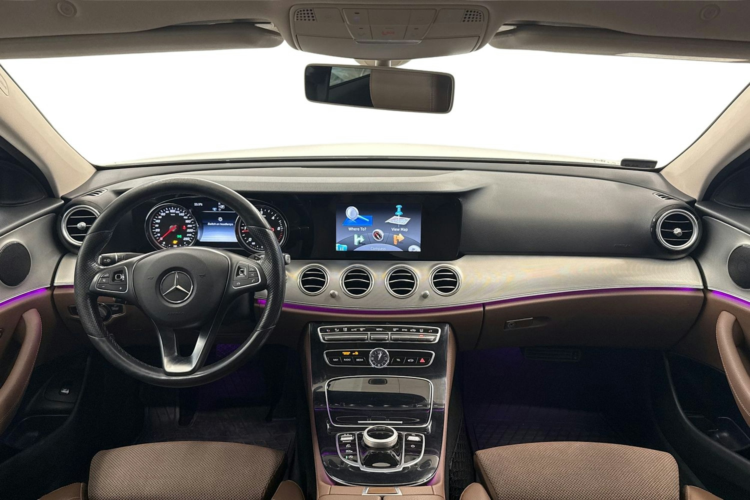 valkoinen Mercedes-Benz E 2017 kuva 9.