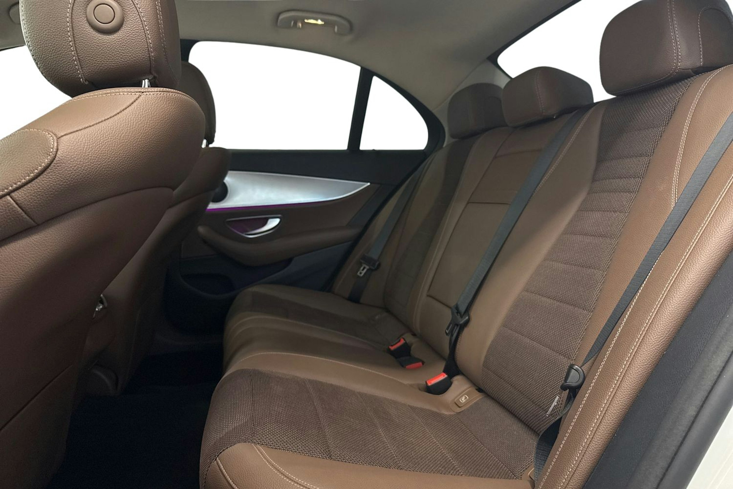 valkoinen Mercedes-Benz E 2017 kuva 10.