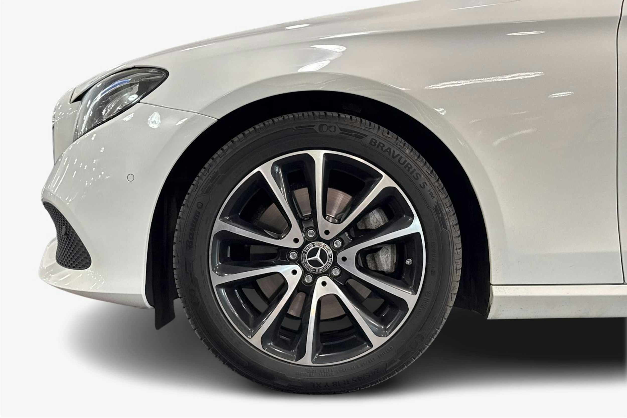 valkoinen Mercedes-Benz E 2017 kuva 11.