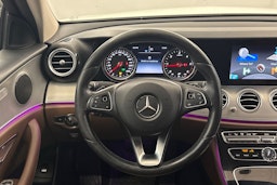 valkoinen Mercedes-Benz E 2017 kuva 14.