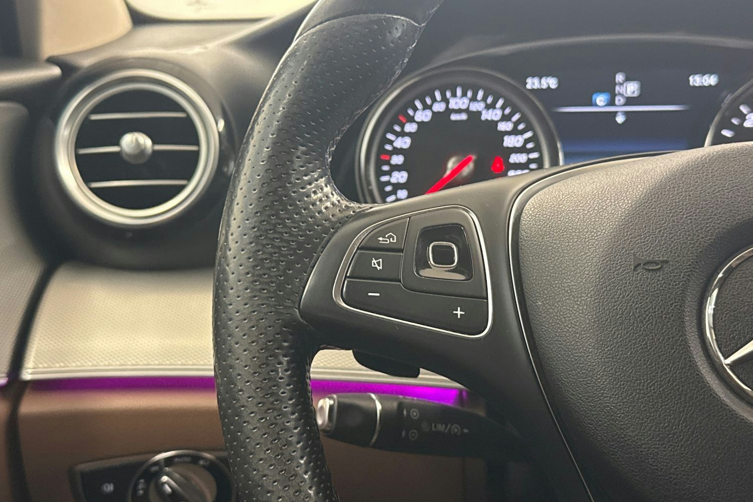 valkoinen Mercedes-Benz E 2017 kuva 16.