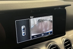 valkoinen Mercedes-Benz E 2017 kuva 20.