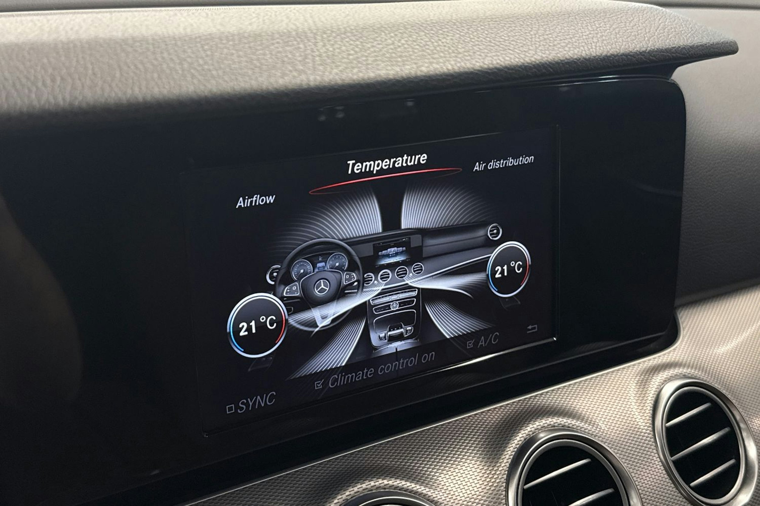 valkoinen Mercedes-Benz E 2017 kuva 23.