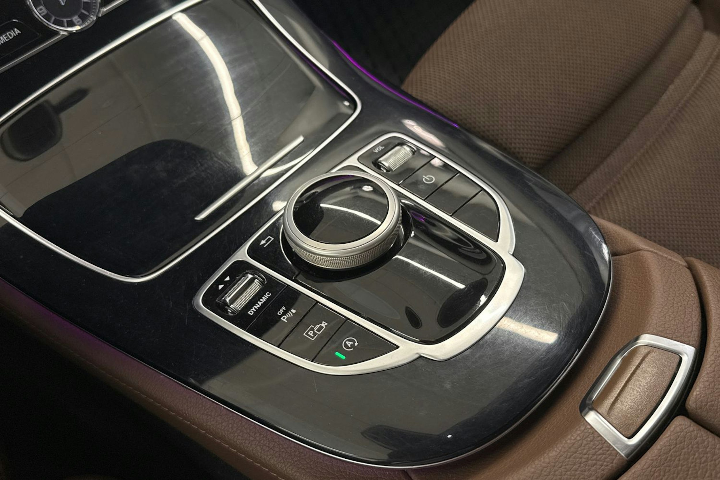 valkoinen Mercedes-Benz E 2017 kuva 25.
