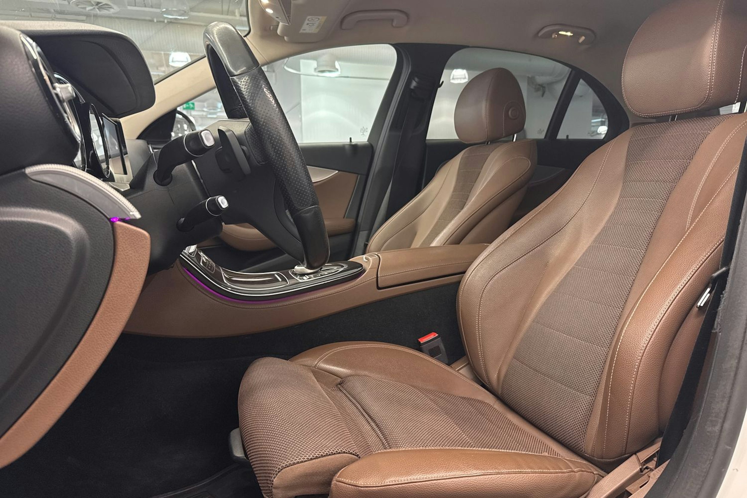 valkoinen Mercedes-Benz E 2017 kuva 27.