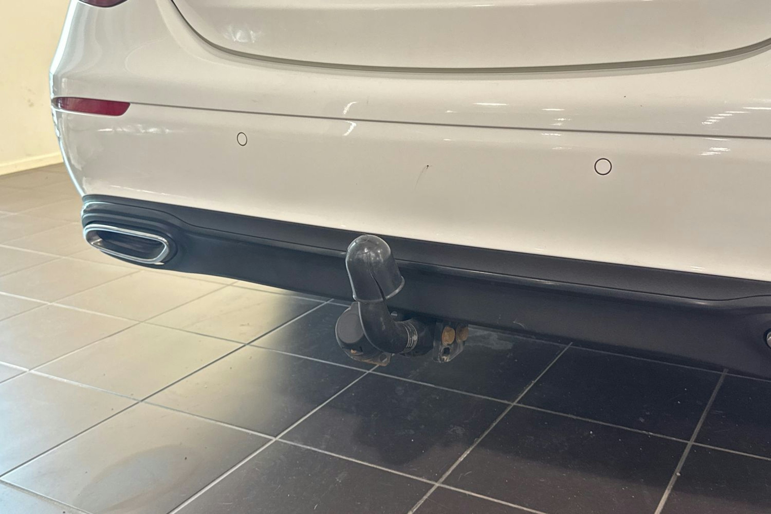 valkoinen Mercedes-Benz E 2017 kuva 30.