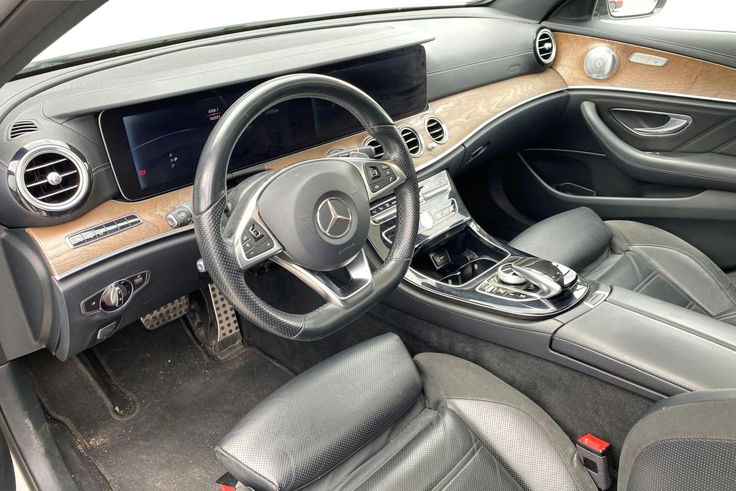 valkoinen Mercedes-Benz E 2017 kuva 3.