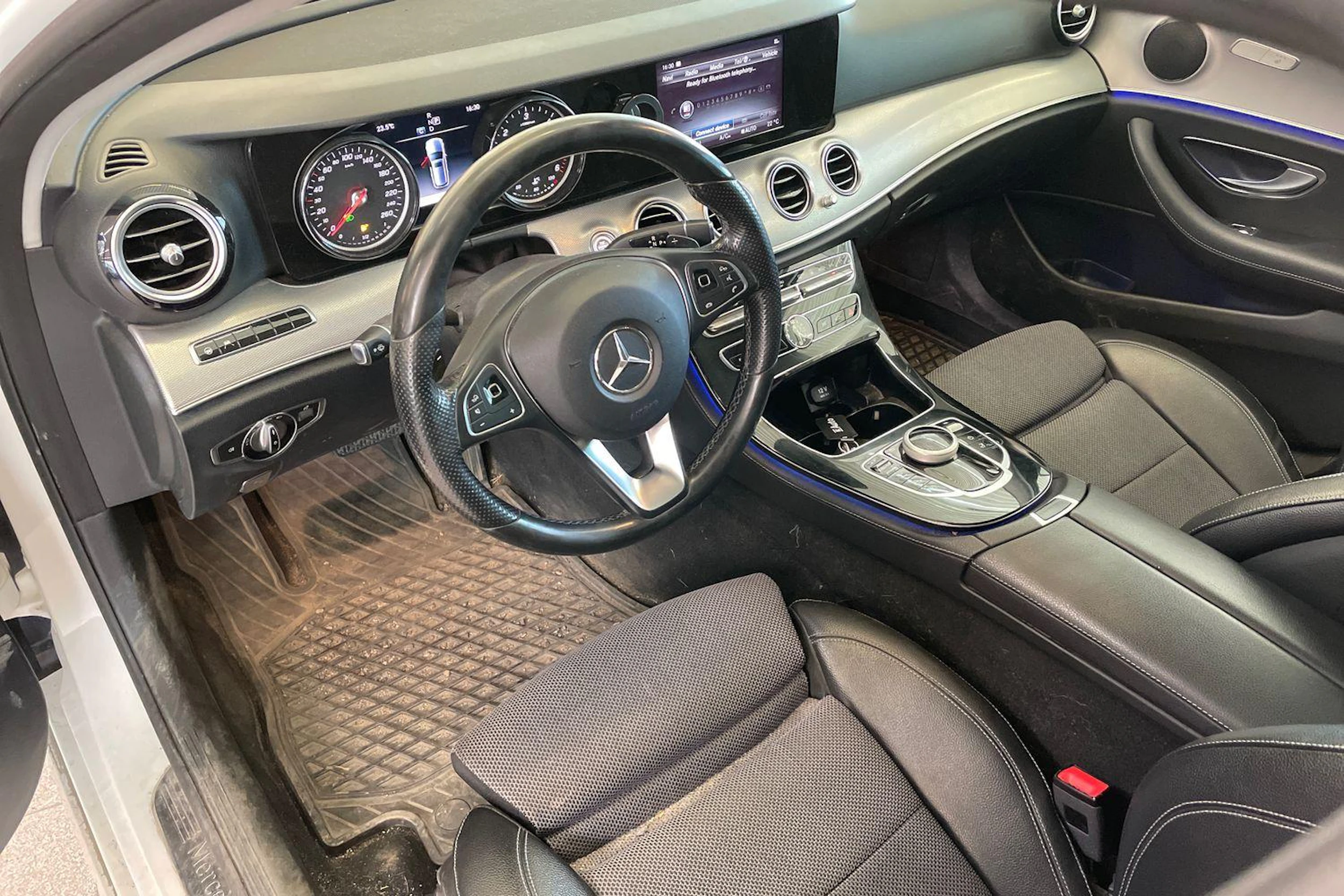 Valkoinen Mercedes-Benz E 2017 kuva 3.