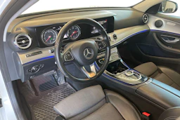 Valkoinen Mercedes-Benz E 2017 kuva 8.