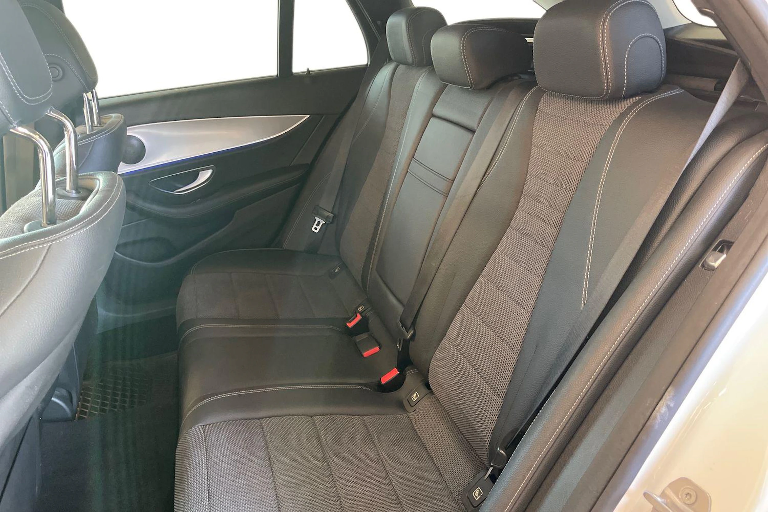 Valkoinen Mercedes-Benz E 2017 kuva 11.