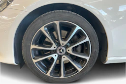 Valkoinen Mercedes-Benz E 2017 kuva 12.