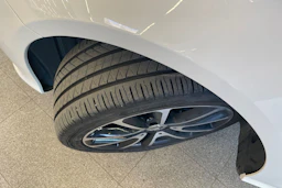 Valkoinen Mercedes-Benz E 2017 kuva 16.
