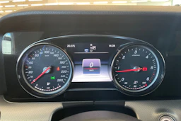 Valkoinen Mercedes-Benz E 2017 kuva 21.