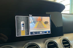 Valkoinen Mercedes-Benz E 2017 kuva 22.