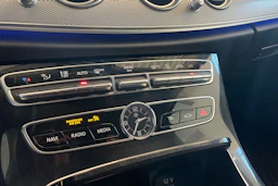 Valkoinen Mercedes-Benz E 2017 kuva 24.