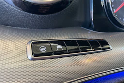 Valkoinen Mercedes-Benz E 2017 kuva 26.