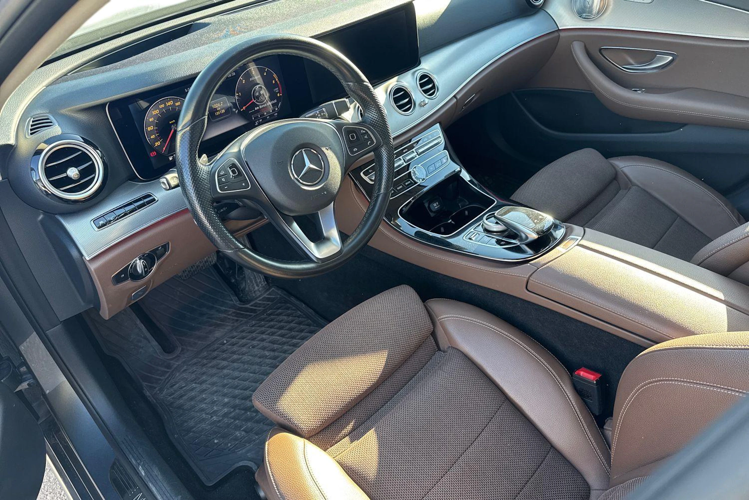 harmaa Mercedes-Benz E 2017 kuva 3.