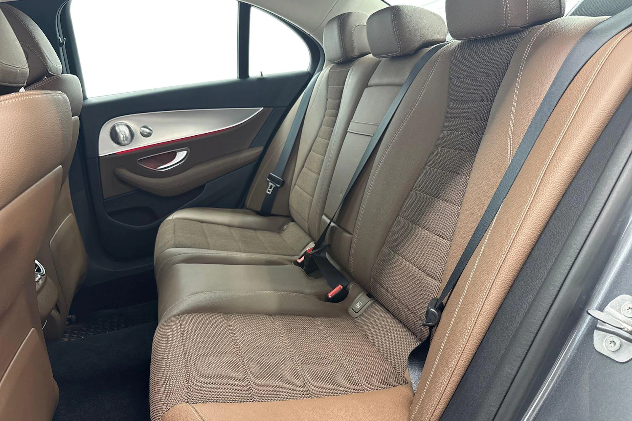 harmaa Mercedes-Benz E 2017 kuva 11.