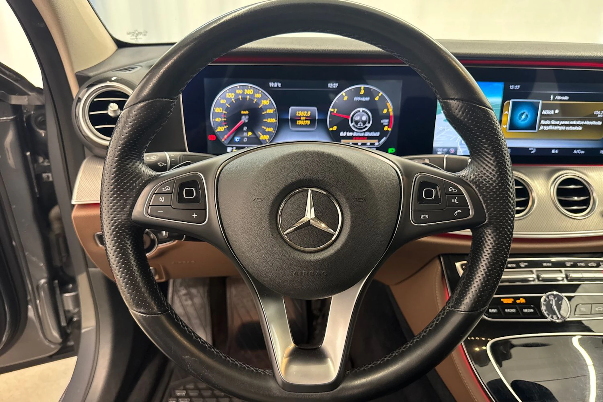 harmaa Mercedes-Benz E 2017 kuva 20.