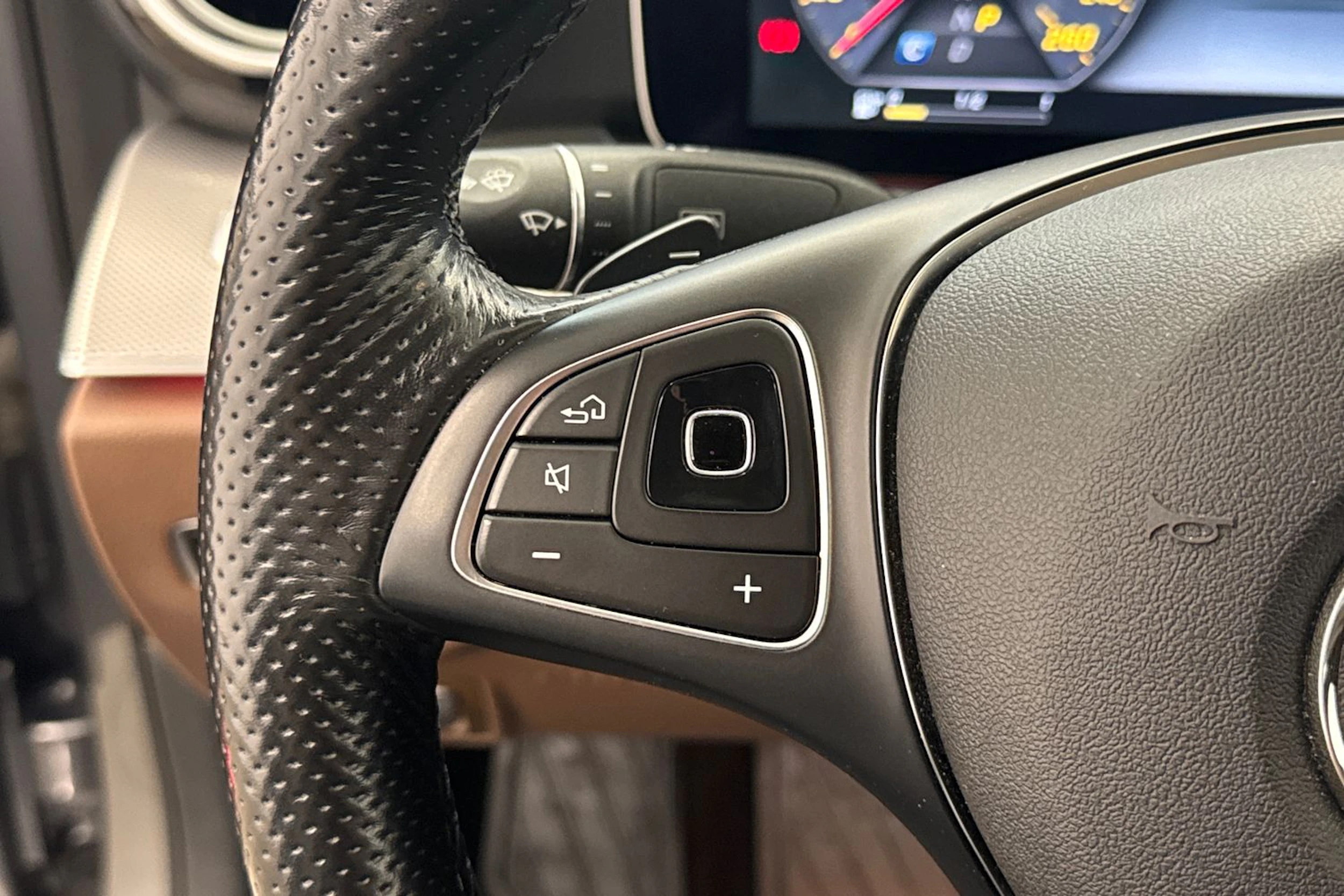 harmaa Mercedes-Benz E 2017 kuva 21.