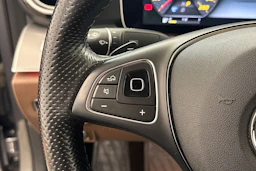 harmaa Mercedes-Benz E 2017 kuva 21.