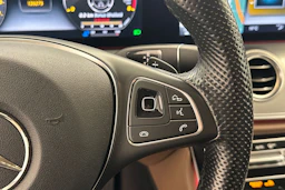 harmaa Mercedes-Benz E 2017 kuva 22.