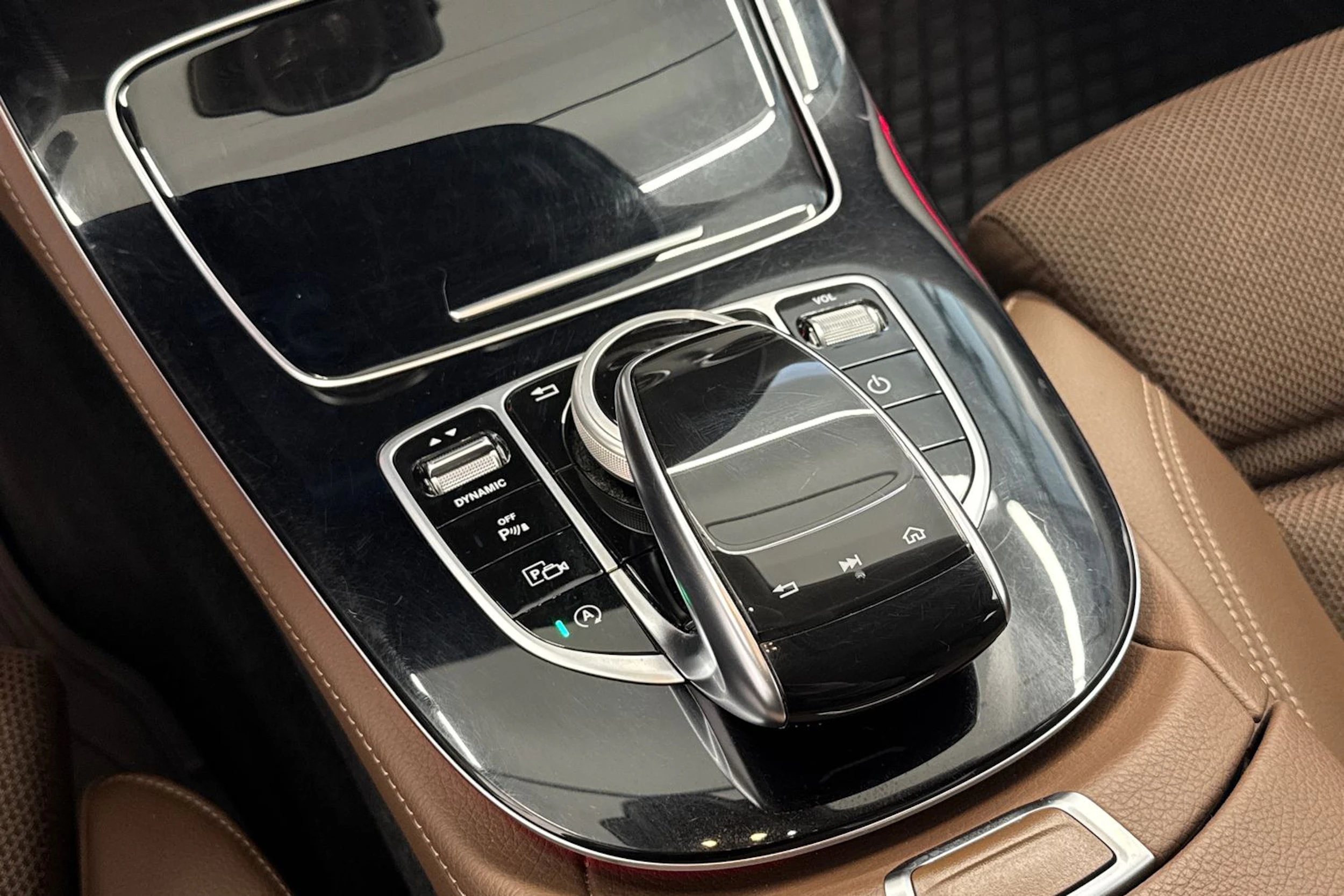 harmaa Mercedes-Benz E 2017 kuva 23.