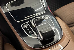 harmaa Mercedes-Benz E 2017 kuva 23.