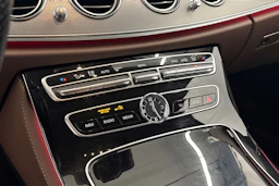 harmaa Mercedes-Benz E 2017 kuva 24.